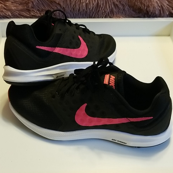 Nike Shoes - Nike running shoes